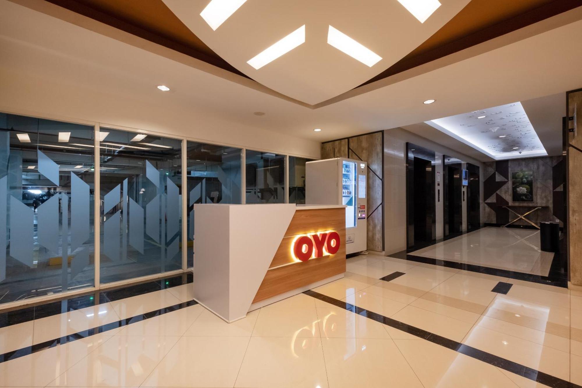 Oyo 2245 Apartment Grand Kamala Lagoon Bekasi Exterior foto