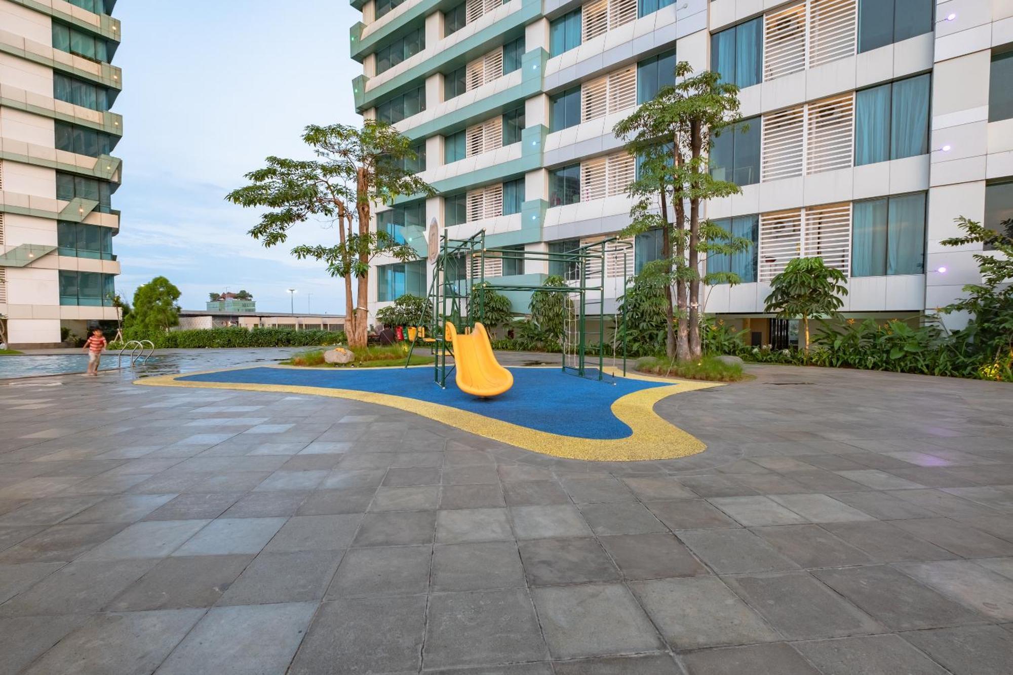 Oyo 2245 Apartment Grand Kamala Lagoon Bekasi Exterior foto